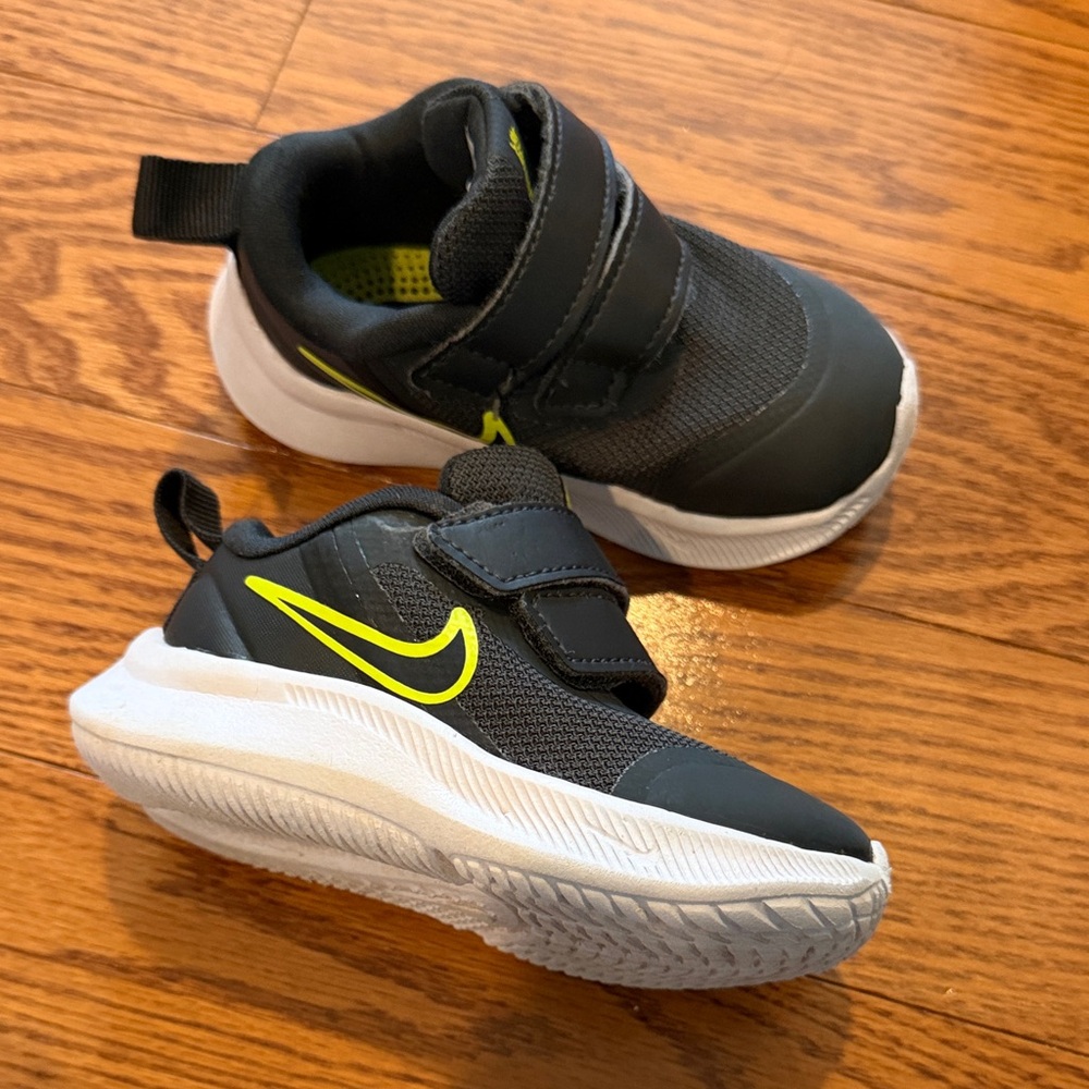 Nike Kids Dark Gray Sneakers with Neon Yellow Swoosh